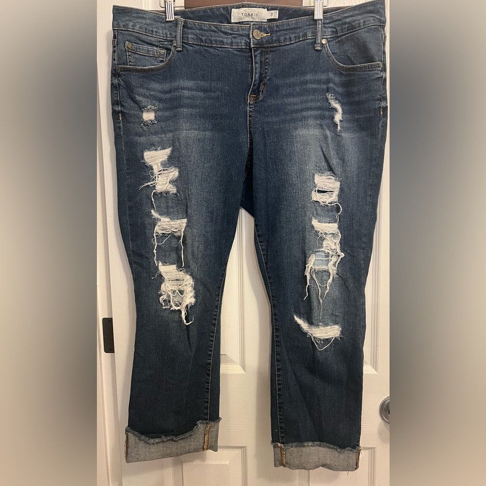 Torrid 18 Boyfriend Cropped Medium Wash Jeans with Distressed Great for Summer